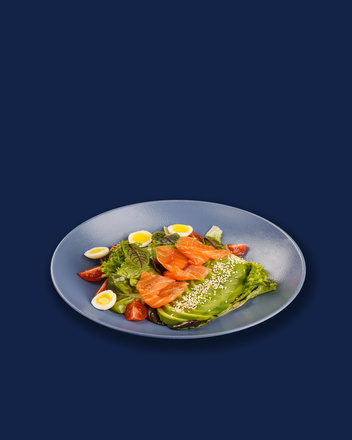 Салат с лососем и авокадо 
